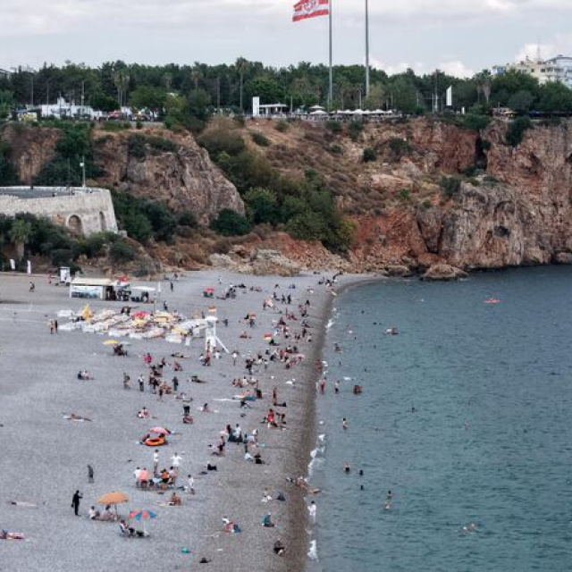 Antalya'da deniz, havadan sıcak!