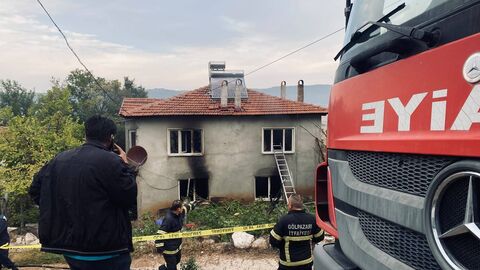Ev yangınında kahreden detay! Baba ve kızı yaşamını yitirdi!
