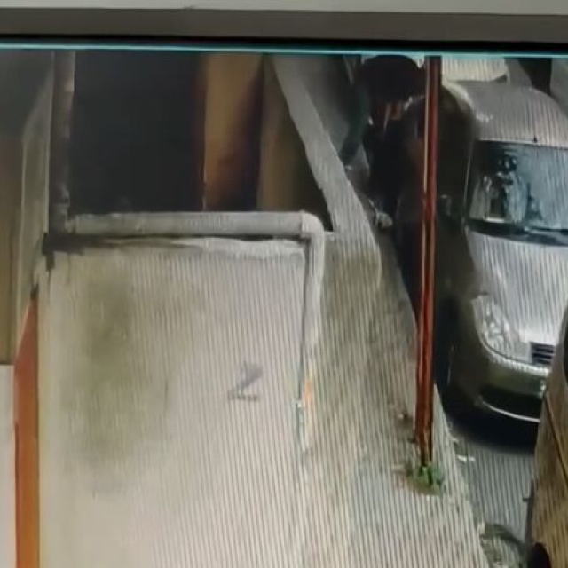 Servisten inip saldırdı!