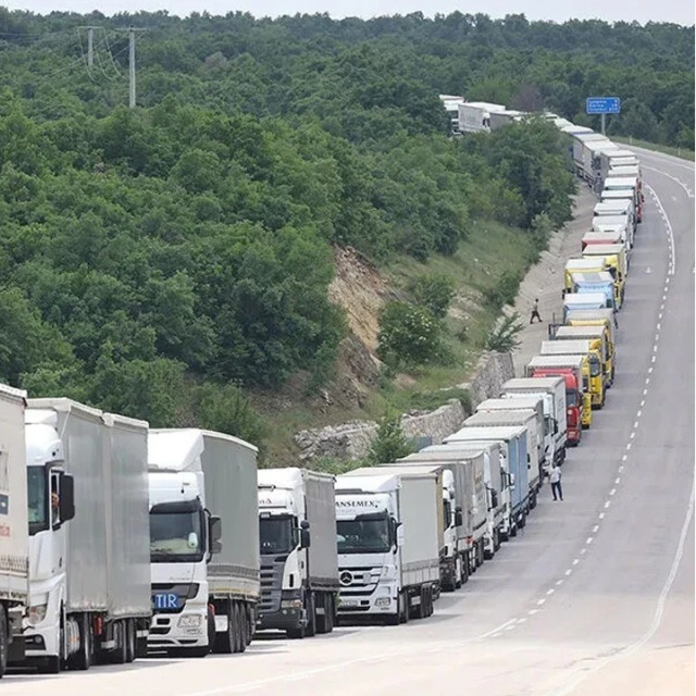 Türkiye sınırında 18 kilometrelik TIR kuyruğu!