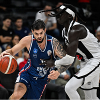 İstanbul derbisinde zafer A.Efes'in!