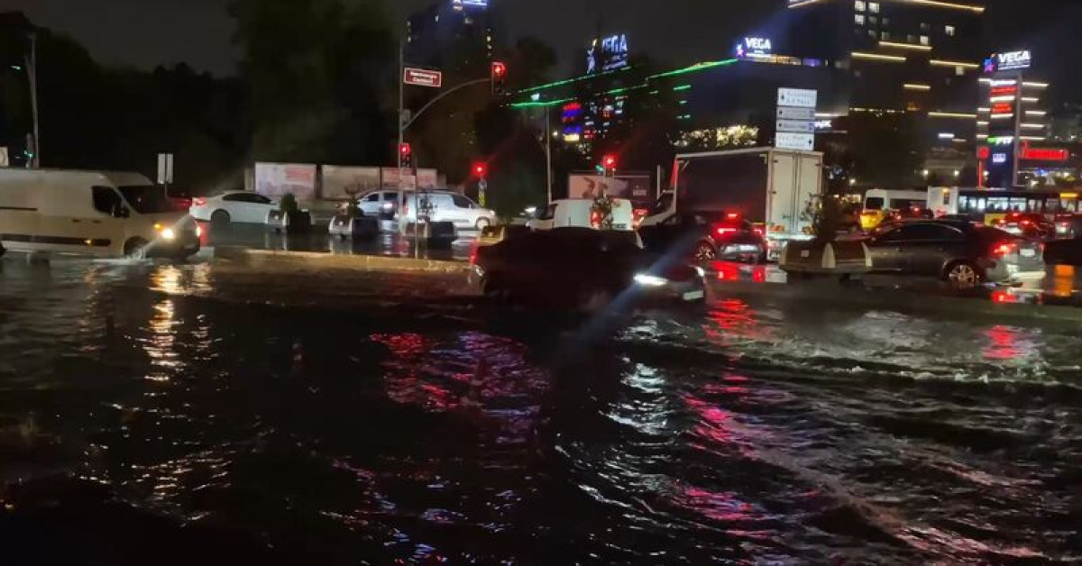İstanbul'da sağanak hayatı olumsuz etkiledi
