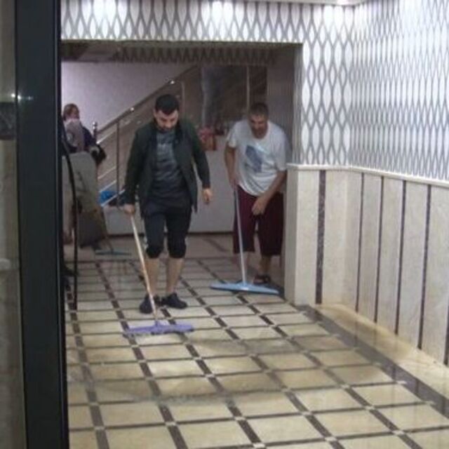 Ankara'da sağanak su baskınlarına neden oldu