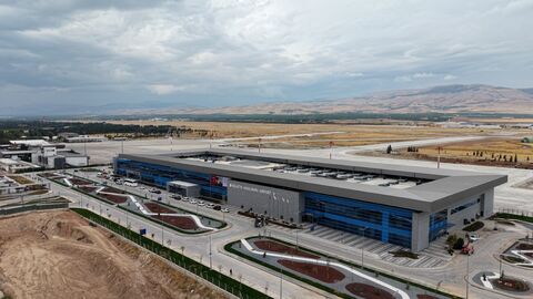 Neler oluyor? Malatya Havalimanı'nda son terminal açıldı