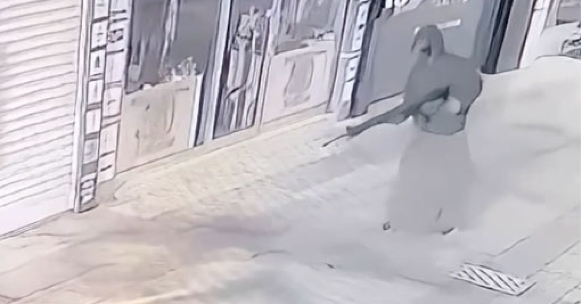 Etek giyip iş yerini kurşunladı