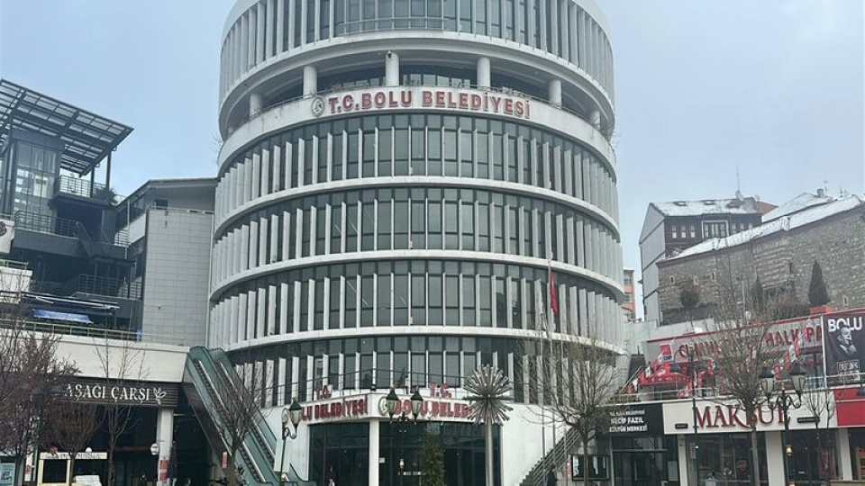 Eski çadırları yeni gibi ihale ettiler!