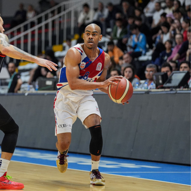 Markel Starks Karşıyaka'da!