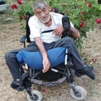 Akülü sandalyesiyle alevler içinde kaldı
