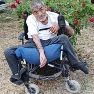 Akülü sandalyesiyle alevler içinde kaldı