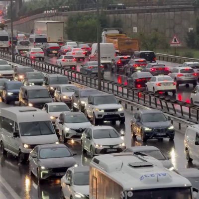İstanbul'da yağmur trafiği! Yüzde 89'a ulaştı