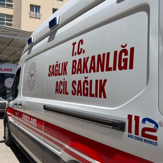 Balkondan düşen bebek kahretti!