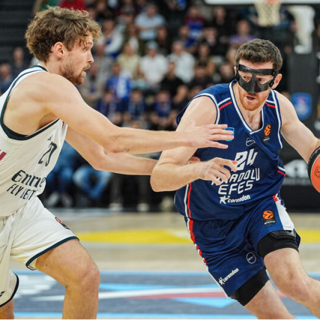 Anadolu Efes Real Madrid'i devirdi!
