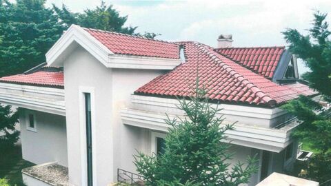 1,2 milyarlık villalara el konuldu