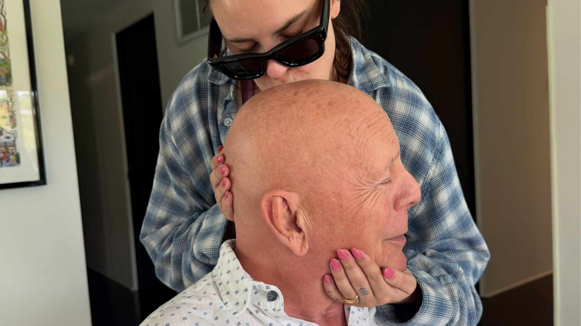 Bruce Willis'in Yeni Görüntüsü Kızı Tarafından Paylaşıldı