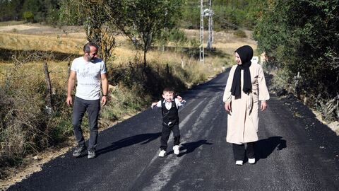 Köy yolu minik Kürşat için asfaltlandı