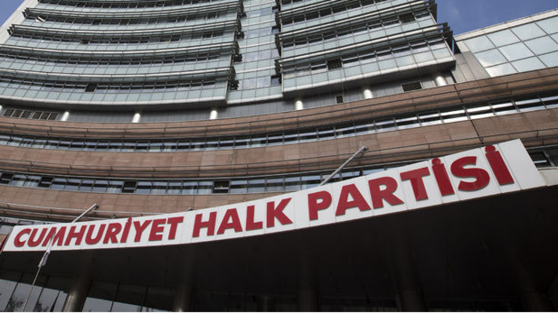 CHP 3 belediye başkanını ihraç etti