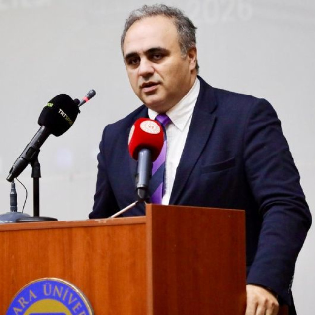 Ural Aküzüm istifa etti!