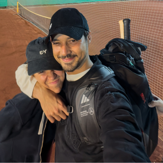 Sevgilisiyle tenis oynadı