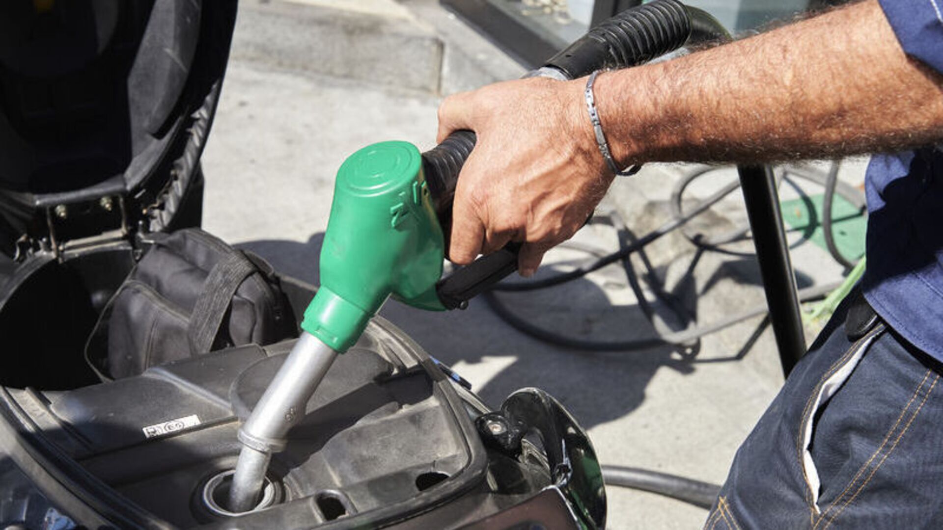 Benzindeki eşel mobil, kademeli sisteme alındı