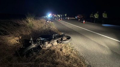 Kamyonun çarptığı motosikletli genç öldü