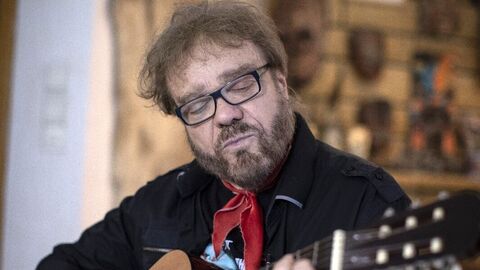 Müziyen Attila Atasoy, 53 yıllık kariyerinin ardından sahne çalışmalarına