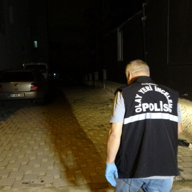 Adana'da üçüncü kattan düşen adam öldü