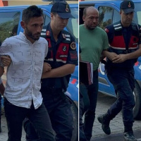 Arkadaşlarını yemek masasında sopayla öldürdüler