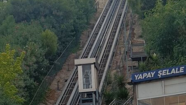 Asansör şakası! 2 çocuk mahsur kaldı