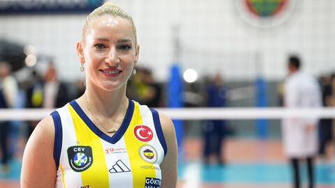 Fenerbahçe Medicana Kadın Voleybol Takımı oyuncuları Gizem Örge ile Arina