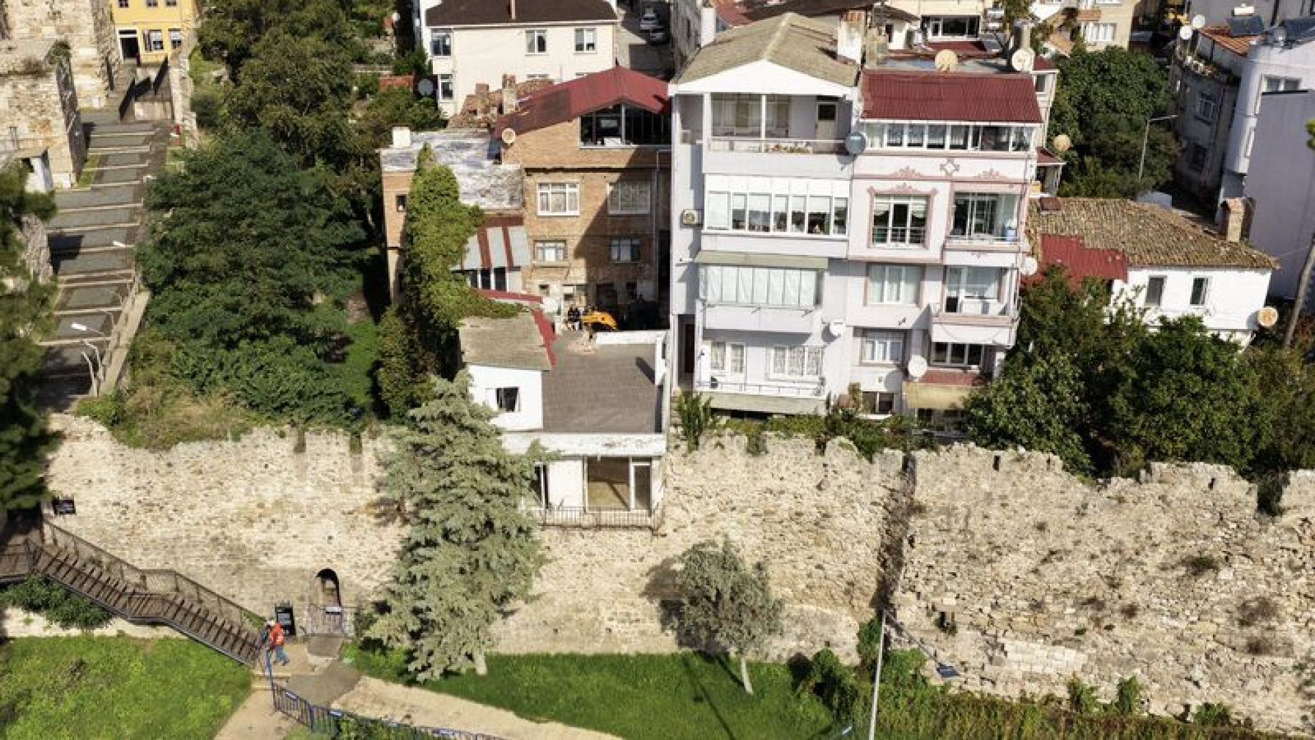 Sinop'ta "kalekondu"ların yıkımına başlandı