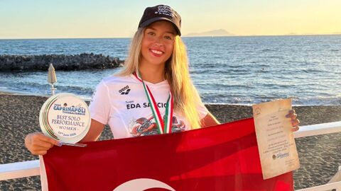 İzmirli ultramaraton yüzücüsü Eda Savcıgil (18), Okyanus Yedilisi'nin ilki