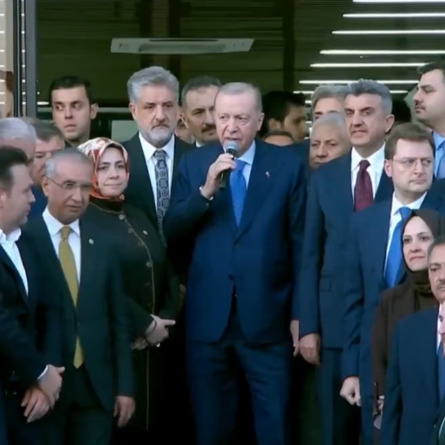 AK Parti'nin yeni il binasını açtı