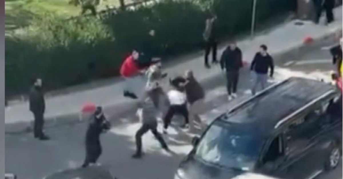 Yol verme kavgası caddeyi karıştırdı