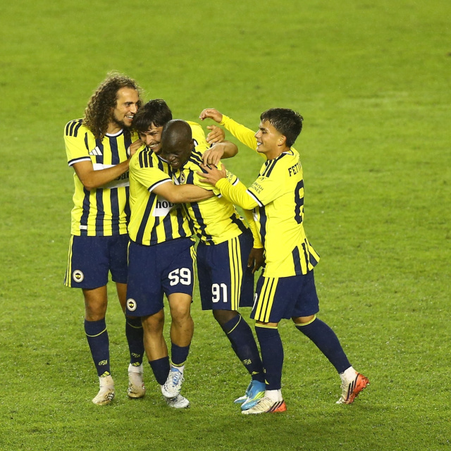 F.Bahçe'den Azerbaycan'da olaylı prova!