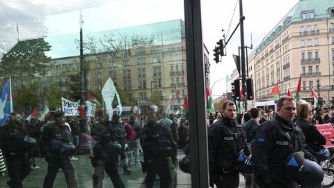 Berlin'de binlerce kişiden gösteri