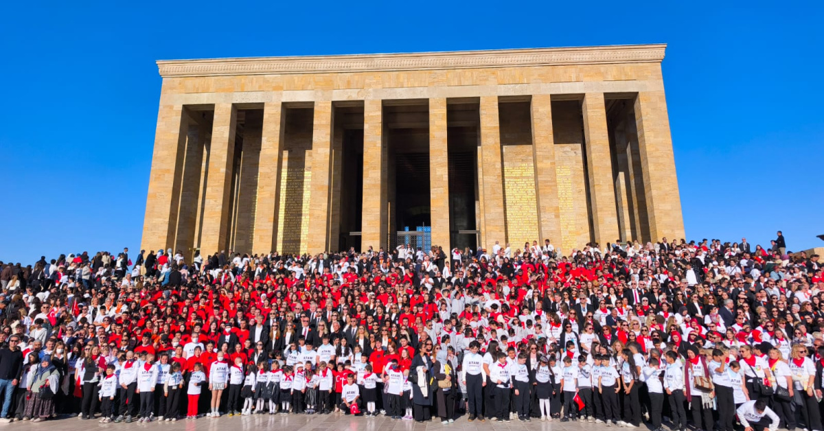 LÖSEV, Anıtkabir'de 100 binliğe ulaşan ziyaretle tek yürek oldu