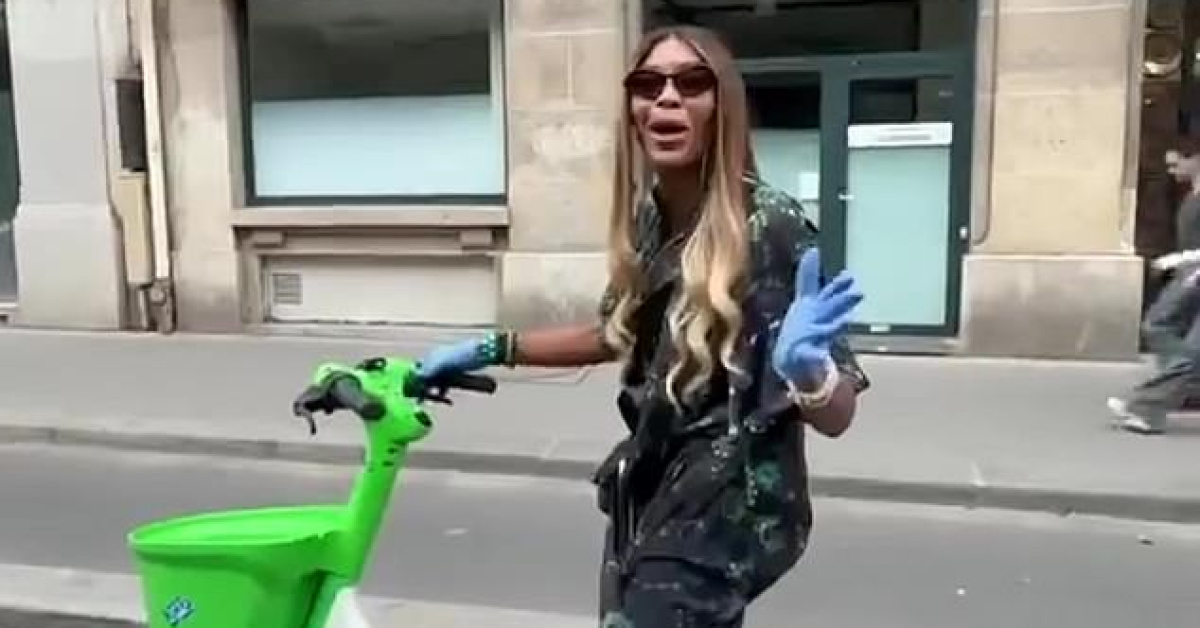 Naomi Campbell Sanitizes Public Bicycle in Paris Fashion Week Traffic