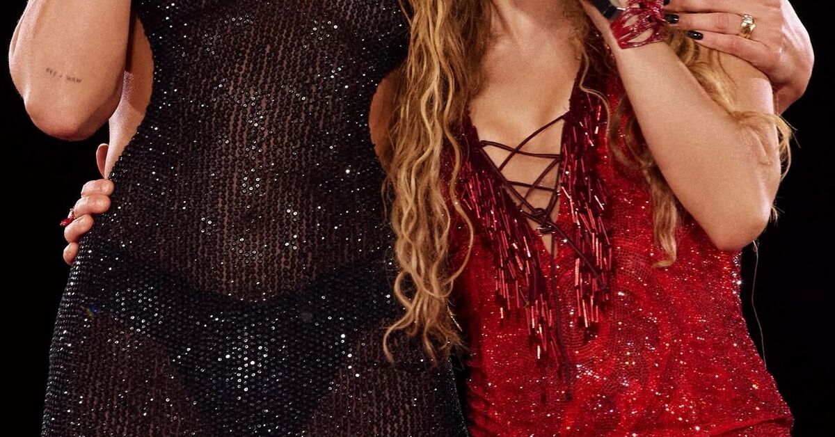 Dua Lipa ve Shakira'dan sahnede sürpriz düet