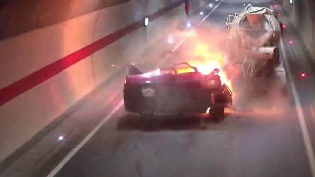 Tünelde korkunç kaza! Takla attı, alev aldı!