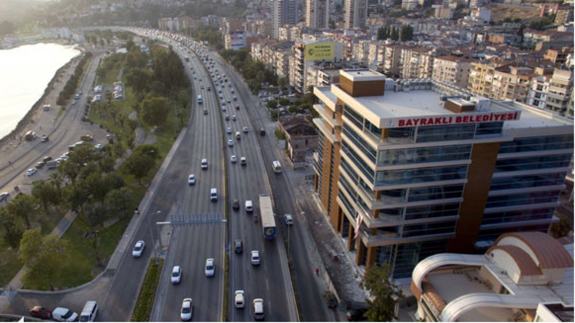 İzmir'de Bayraklı Belediyesi'ne operasyon: 40 gözaltı