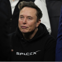 Elon Musk yeniden trilyoner
