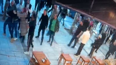 17 yaşındaki kız, yürürken darp edildi