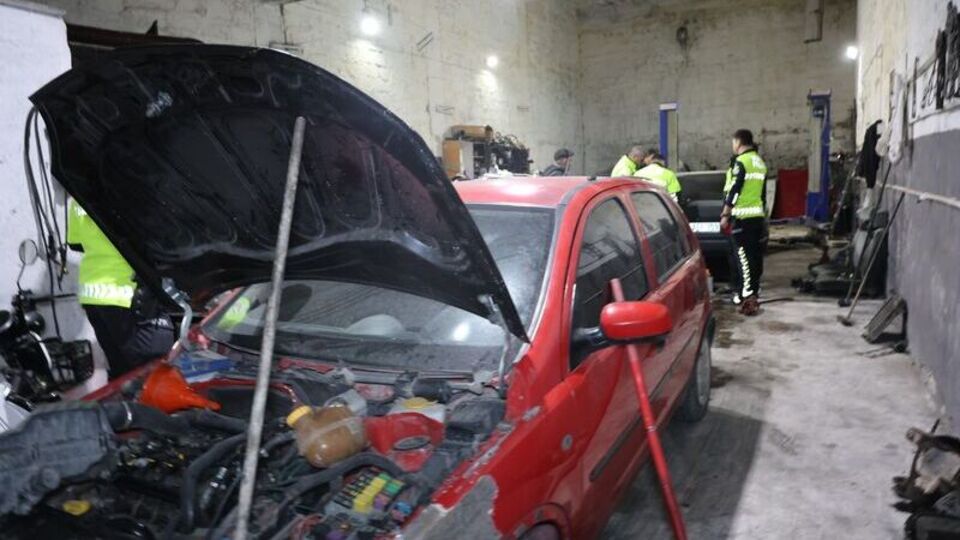 Cezayı ödememek için aracını parçaladı