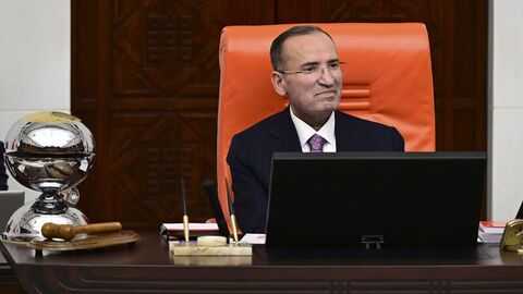 Bozdağ TBMM Başkanvekilliği'nden çekildi
