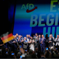 Almanya'da bir ilk: AfD'li politikacı meclis başkanı seçildi