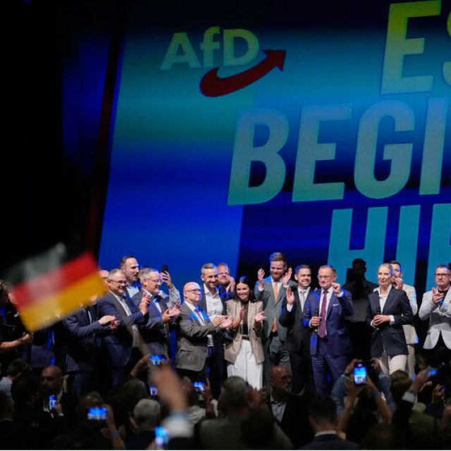 Almanya'da bir ilk: AfD'li politikacı meclis başkanı seçildi