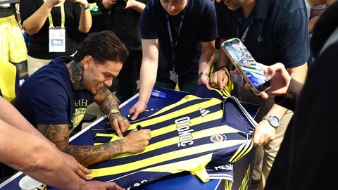 Neler oluyor? Ederson, imza gününde taraftarla buluştu!