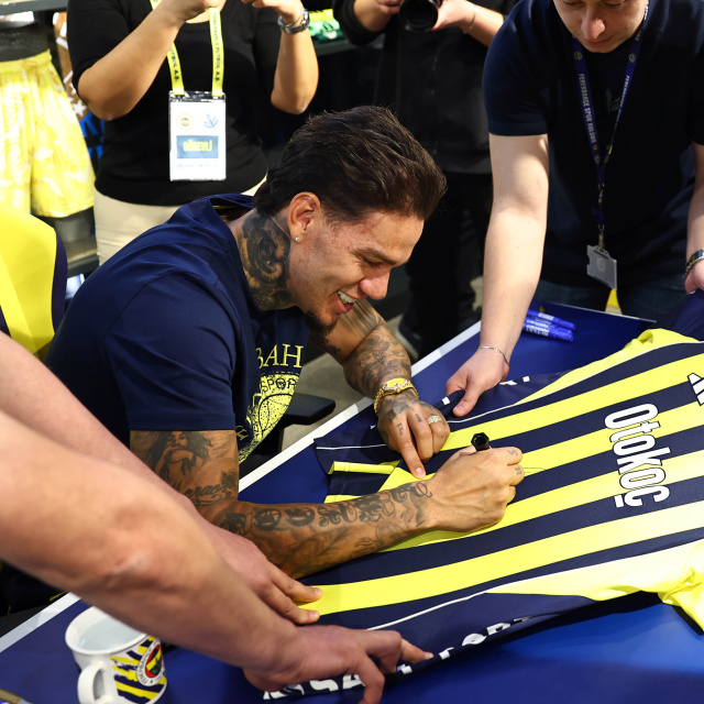 Ederson, imza gününde taraftarla buluştu!