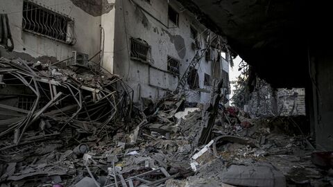 İsrail ordusunun, Gazze kentinde yerinden edilen Filistinlilerin sığındığı