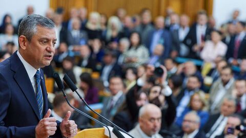 YENİ Parti Genel Başkanı Özgür Özel, İzmir Belediye Başkanı Cemil Tugay’ın AK